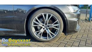 Audi A6 Avant 2.0 40 TDI Mild Hybrid Épave (2019, Gris)