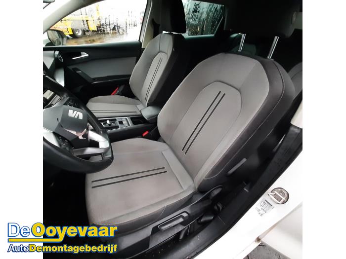 Seat Leon Sportstourer 1.5 eTSI 16V Samochód złomowany (2021, Bialy)