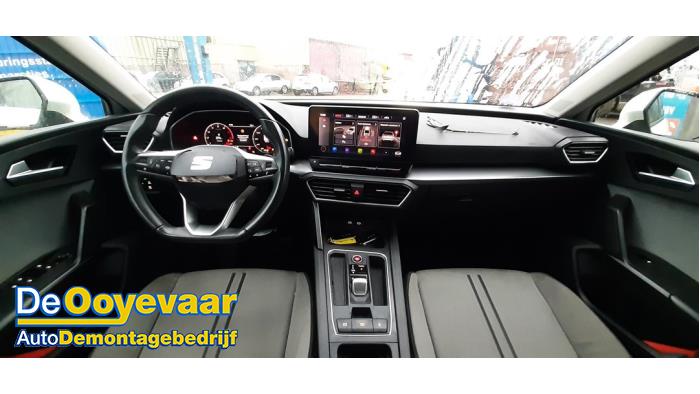 Seat Leon Sportstourer 1.5 eTSI 16V Samochód złomowany (2021, Bialy)