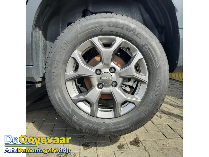 Jeep Avenger 54 kWh Vehículo de desguace (2024, Negro)