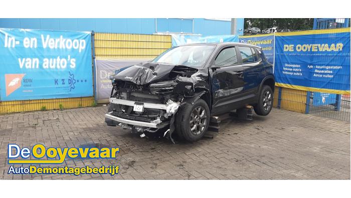 Jeep Avenger 54 kWh Vehículo de desguace (2024, Negro)