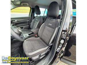 Jeep Avenger 54 kWh Vehículo de desguace (2024, Negro)