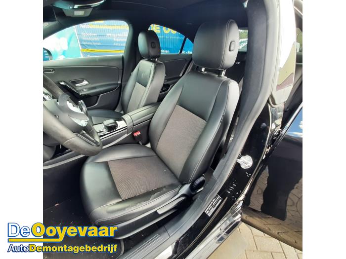 Mercedes CLA 1.3 CLA-180 Turbo 16V Vehículo de desguace (2020, Negro)