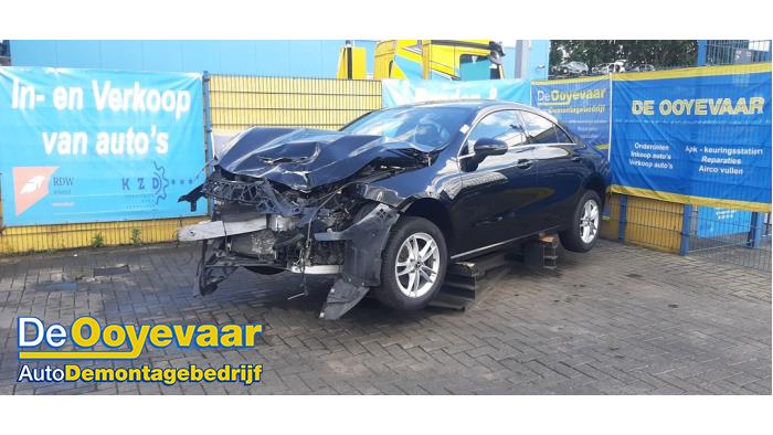 Mercedes CLA 1.3 CLA-180 Turbo 16V Vehículo de desguace (2020, Negro)