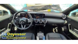 Mercedes CLA 1.3 CLA-180 Turbo 16V Vehículo de desguace (2020, Negro)