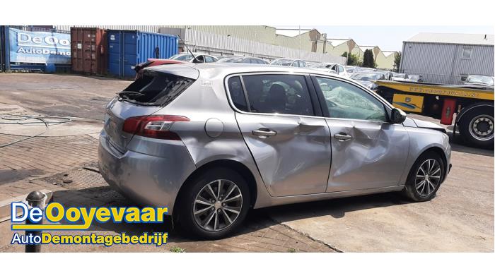 Peugeot 308 1.2 12V e-THP PureTech 130 Vehículo de desguace (2016, Gris)