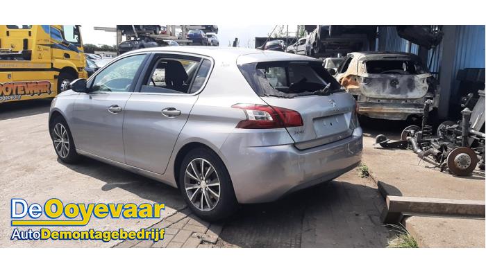 Peugeot 308 1.2 12V e-THP PureTech 130 Vehículo de desguace (2016, Gris)
