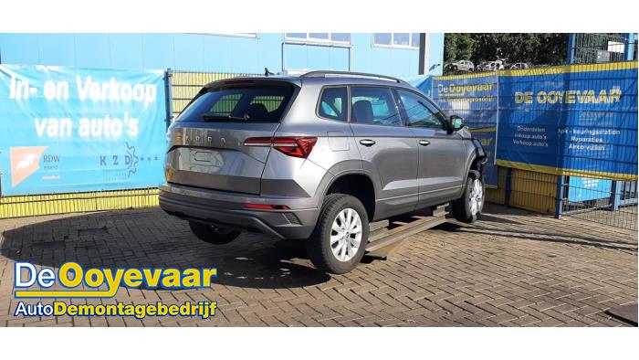 Skoda Karoq 1.0 TSI 12V Vehículo de desguace (2024, Gris)