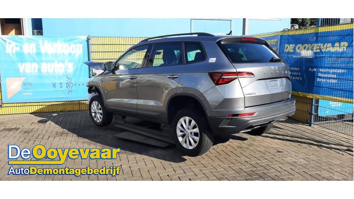 Skoda Karoq 1.0 TSI 12V Vehículo de desguace (2024, Gris)