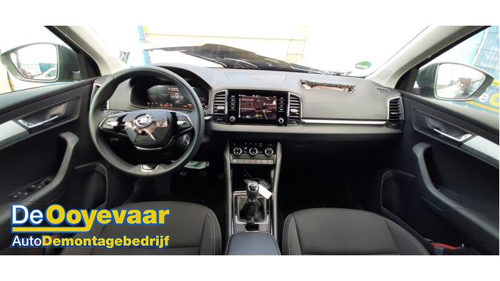 Skoda Karoq 1.0 TSI 12V Vehículo de desguace (2024, Gris)
