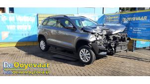 Skoda Karoq 1.0 TSI 12V Vehículo de desguace (2024, Gris)