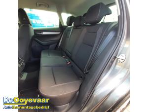 Skoda Karoq 1.0 TSI 12V Vehículo de desguace (2024, Gris)