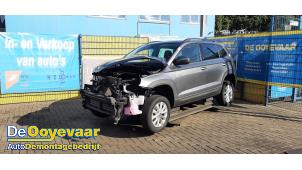 Skoda Karoq 1.0 TSI 12V Vehículo de desguace (2024, Gris)