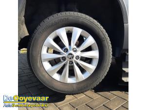 Skoda Karoq 1.0 TSI 12V Vehículo de desguace (2024, Gris)