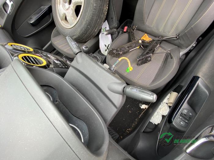 Opel Corsa D 1.2 16V Skrotfordon (2011, GEEL)