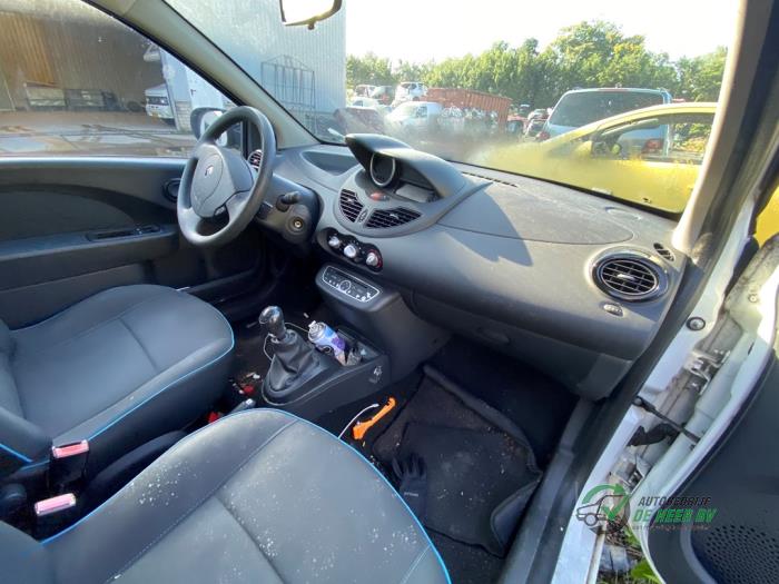 Renault Twingo II 1.2 16V Skrotfordon (2012, WIT)