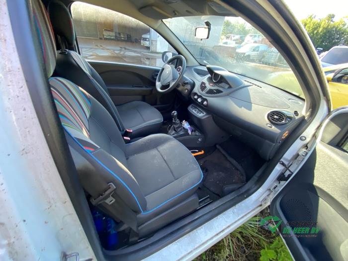 Renault Twingo II 1.2 16V Skrotfordon (2012, WIT)