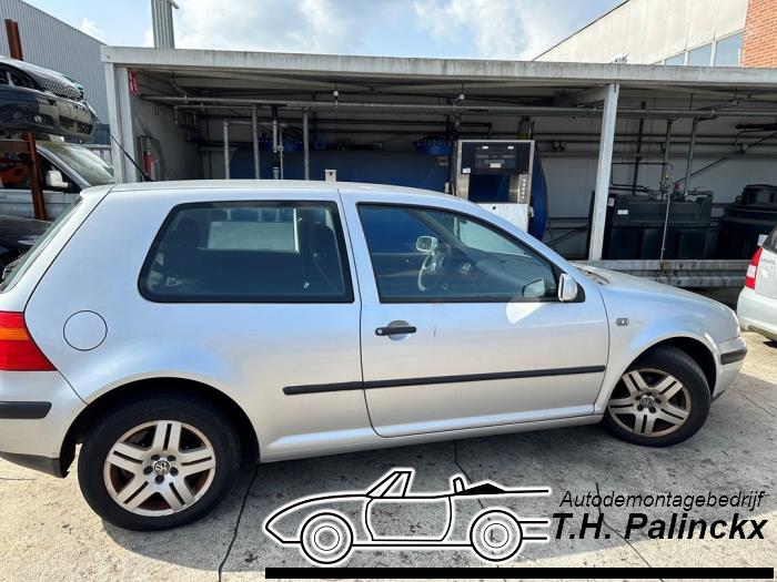 Volkswagen Golf IV 1.4 16V Skrotfordon (2002, GRIJS)