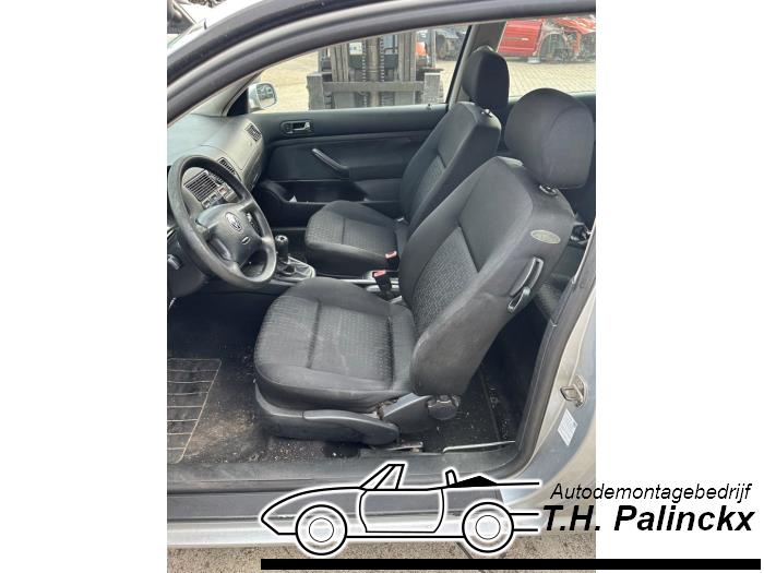 Volkswagen Golf IV 1.4 16V Skrotfordon (2002, GRIJS)