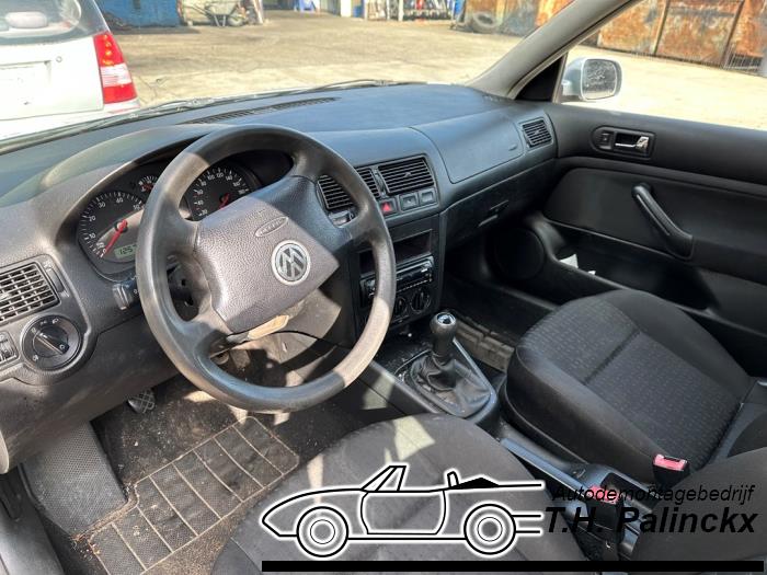 Volkswagen Golf IV 1.4 16V Skrotfordon (2002, GRIJS)
