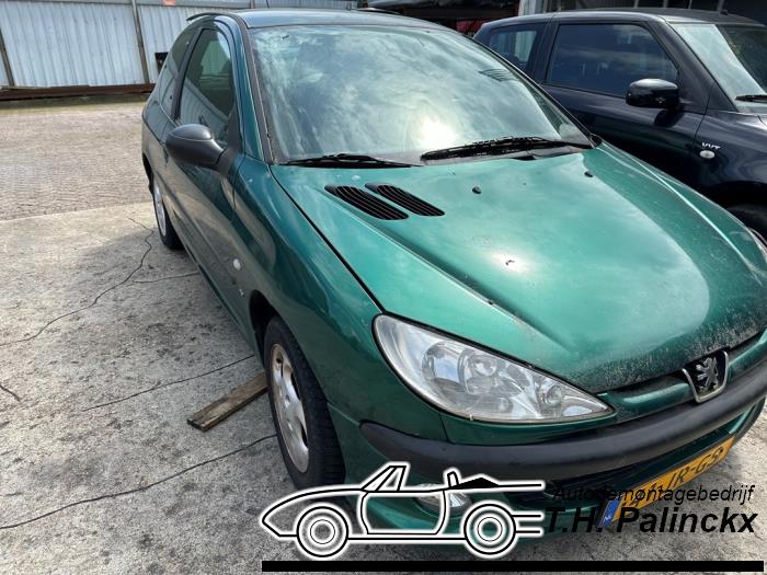 Peugeot 206 1.4 XR,XS,XT,Gentry Vehículo de desguace (2002, Verde)