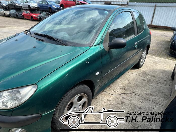 Peugeot 206 1.4 XR,XS,XT,Gentry Vehículo de desguace (2002, Verde)