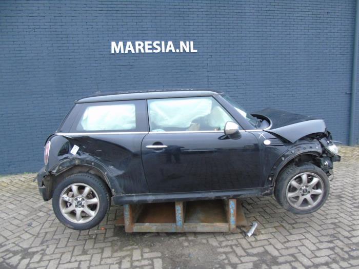 Mini Mini 1.6 Cooper D 16V Schrottauto (2009, Schwarz)