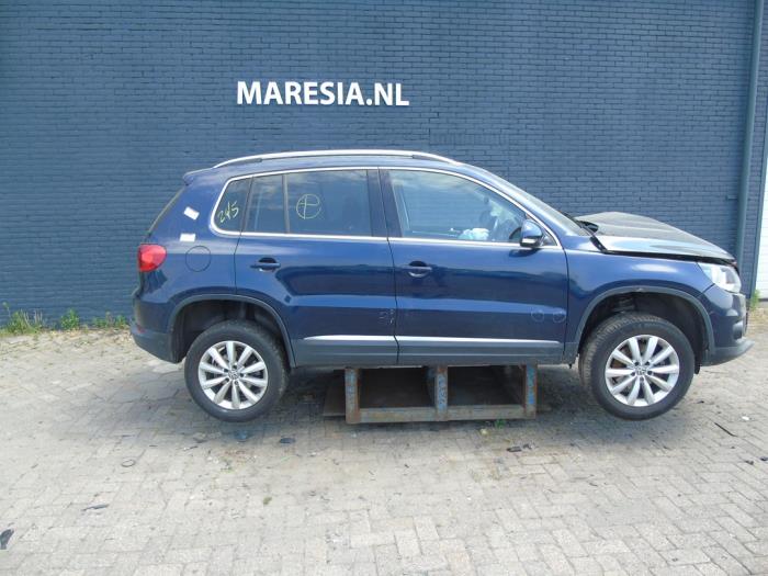 Volkswagen Tiguan 2.0 TDI 16V Blue Motion Schrottauto (2014, Blau)