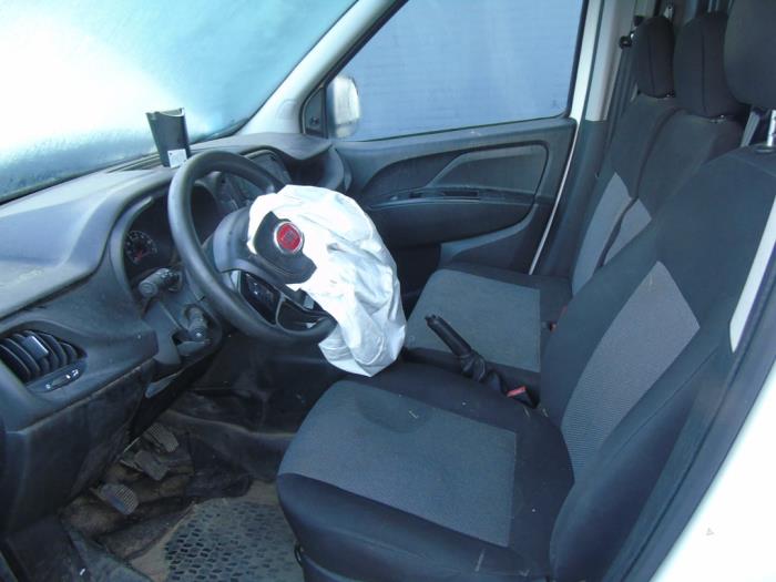 Fiat Doblo Cargo 1.3 D Multijet Épave (2017, Granit)