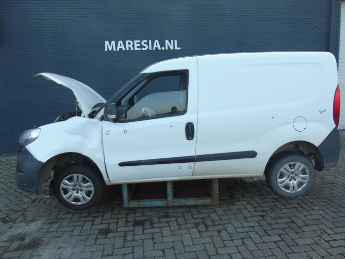 Fiat Doblo Cargo 1.3 D Multijet Épave (2017, Granit)