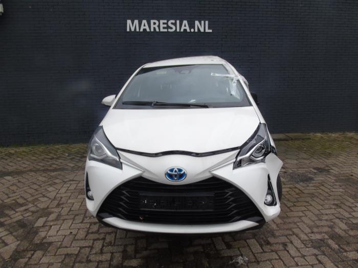 Toyota Yaris III 1.5 16V Hybrid Salvage vehicle (2018, White)