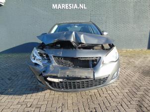 Opel Astra J 1.6 16V Épave (2011, Gris)