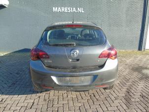 Opel Astra J 1.6 16V Épave (2011, Gris)