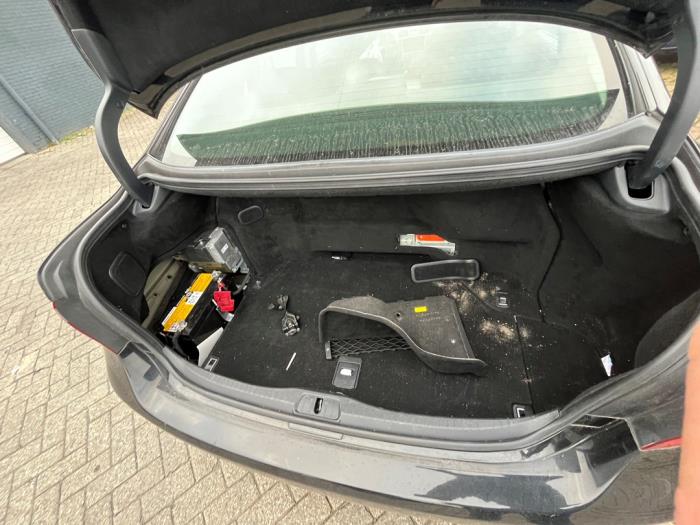 Lexus LS 600h 5.0 32V VVT-i Skrotfordon (2007, ZWART)