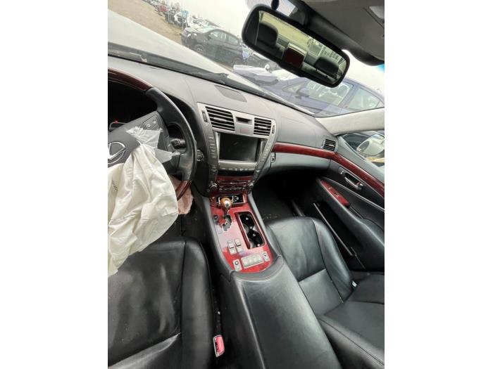 Lexus LS 600h 5.0 32V VVT-i Skrotfordon (2007, ZWART)