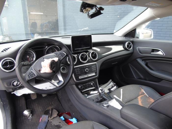 Mercedes CLA Shooting Brake 1.5 CLA-180 d 16V Épave (2017, Gris)