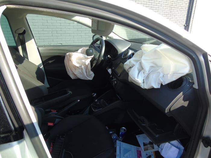 Seat Ibiza IV 1.0 EcoTSI 12V Schrottauto (2015, Grau)