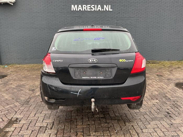 Kia Cee'd 1.6 CRDi 16V Skrotfordon (2011, ZWART)