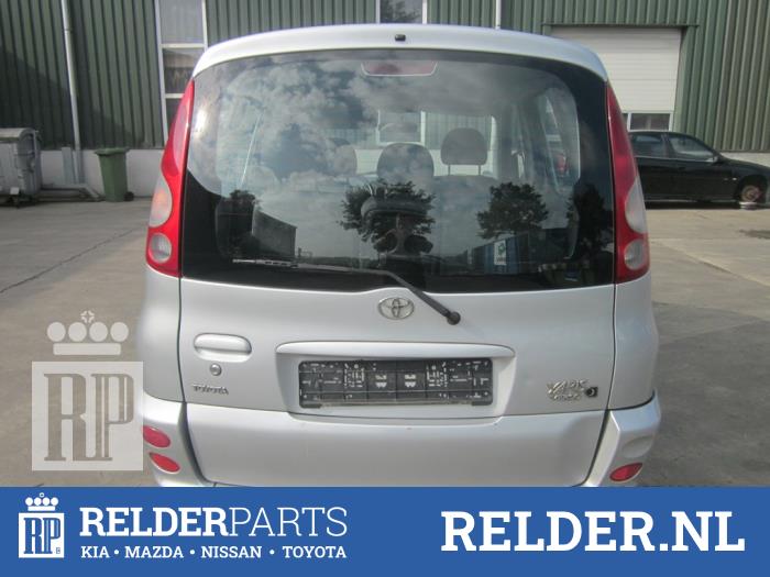 Toyota Yaris Verso P2 1 3 16v Schrott Baujahr 02 Farbe Grau Proxyparts De