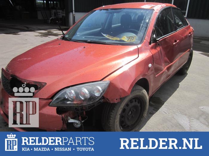 Mazda 3 Sport 1.3i 16V Épave (2004, Orange)