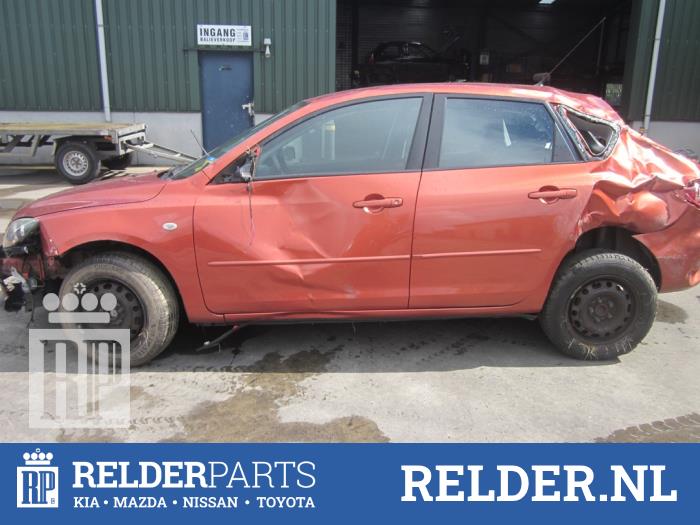 Mazda 3 Sport 1.3i 16V Épave (2004, Orange)