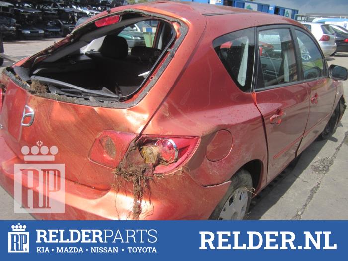 Mazda 3 Sport 1.3i 16V Épave (2004, Orange)