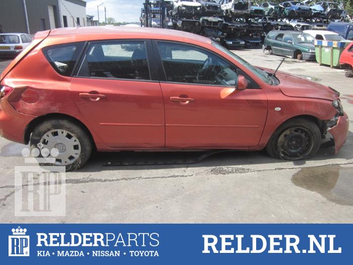 Mazda 3 Sport 1.3i 16V Épave (2004, Orange)