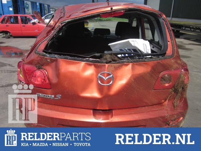 Mazda 3 Sport 1.3i 16V Épave (2004, Orange)