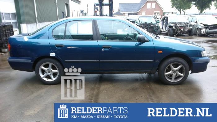 Nissan Primera 2.0 SRi 16V Épave (1998, Bleu)