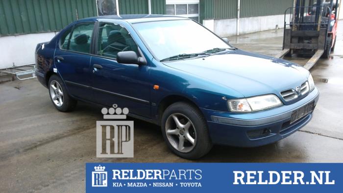 Nissan Primera 2.0 SRi 16V Épave (1998, Bleu)