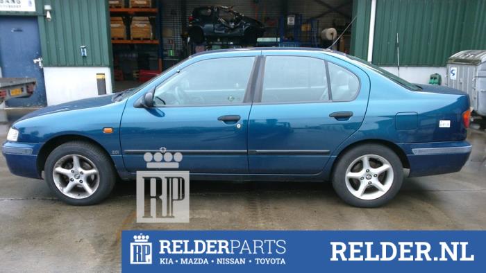 Nissan Primera 2.0 SRi 16V Épave (1998, Bleu)