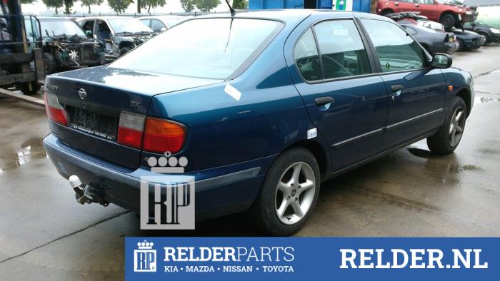 Nissan Primera 2.0 SRi 16V Épave (1998, Bleu)