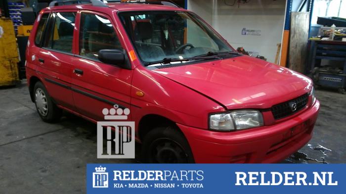 Mazda Demio 1.3 16V Épave (1999, Rouge)