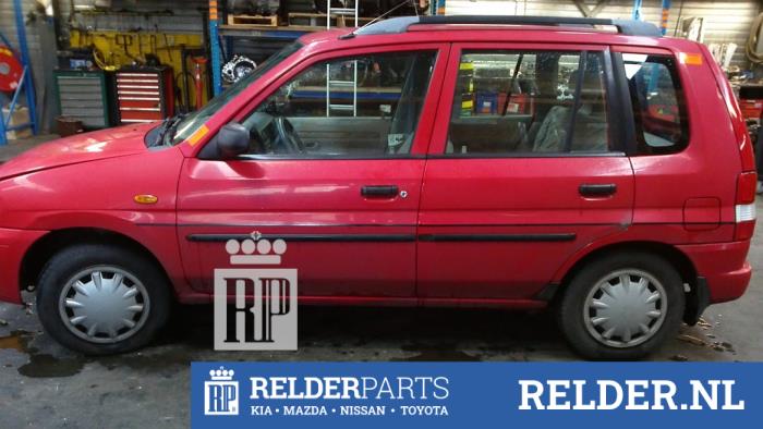 Mazda Demio 1.3 16V Épave (1999, Rouge)